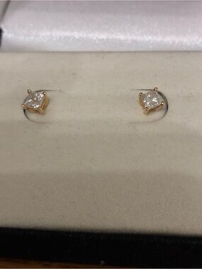 14 k gold diamond princess cut Stud Earrings -.5 ctw